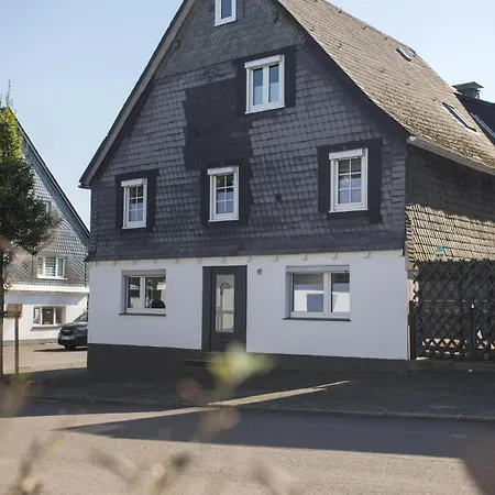 Holiday home - 'ferienhaus K17 Voor 18 Pers' - Kirchstrasse 17 | *