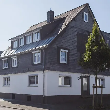 - 'ferienhaus K17 Voor 18 Pers' - Kirchstrasse 17 | * Winterberg