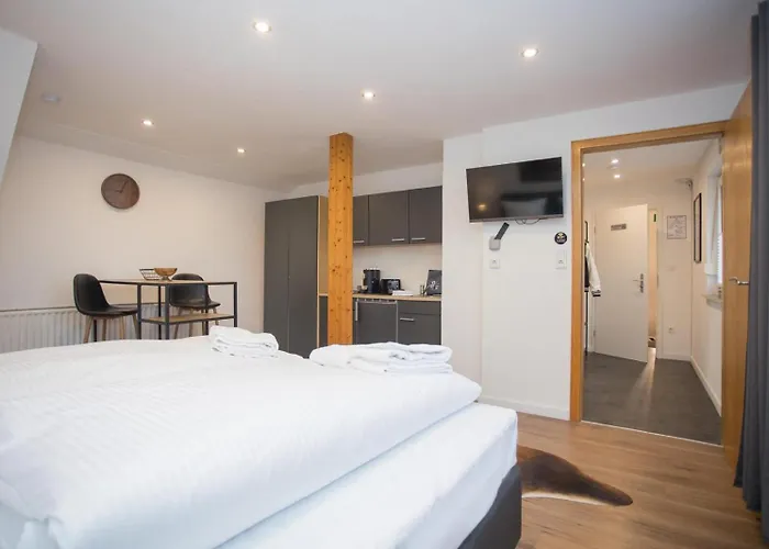 Welcome In - Groepsaccommodatie Met Terras En Berging Winterberg