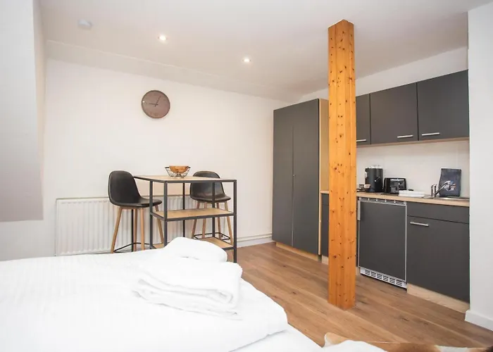 Welcome In - Groepsaccommodatie Met Terras En Berging Winterberg